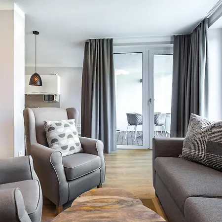 Deluxe-suite 1-02 Mit Ost-loggia Und Schoenem Gartenblick Lubeka