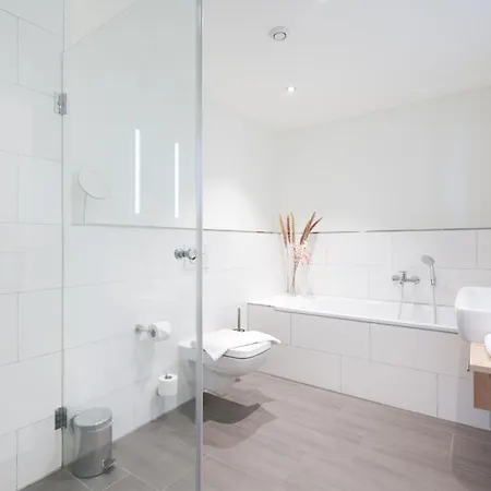 Luxussuite 1 02 Mit Ost-loggia Und Schönem Gartenblick Apartment Lübeck