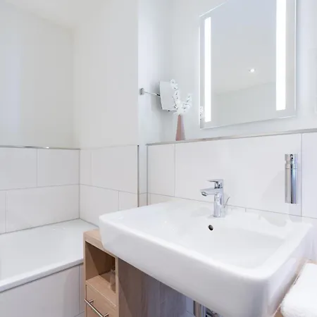 Apartment Luxussuite 1 02 Mit Ost-loggia Und Schönem Gartenblick