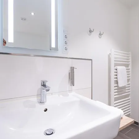 Apartment Luxussuite 1 02 Mit Ost-loggia Und Schönem Gartenblick